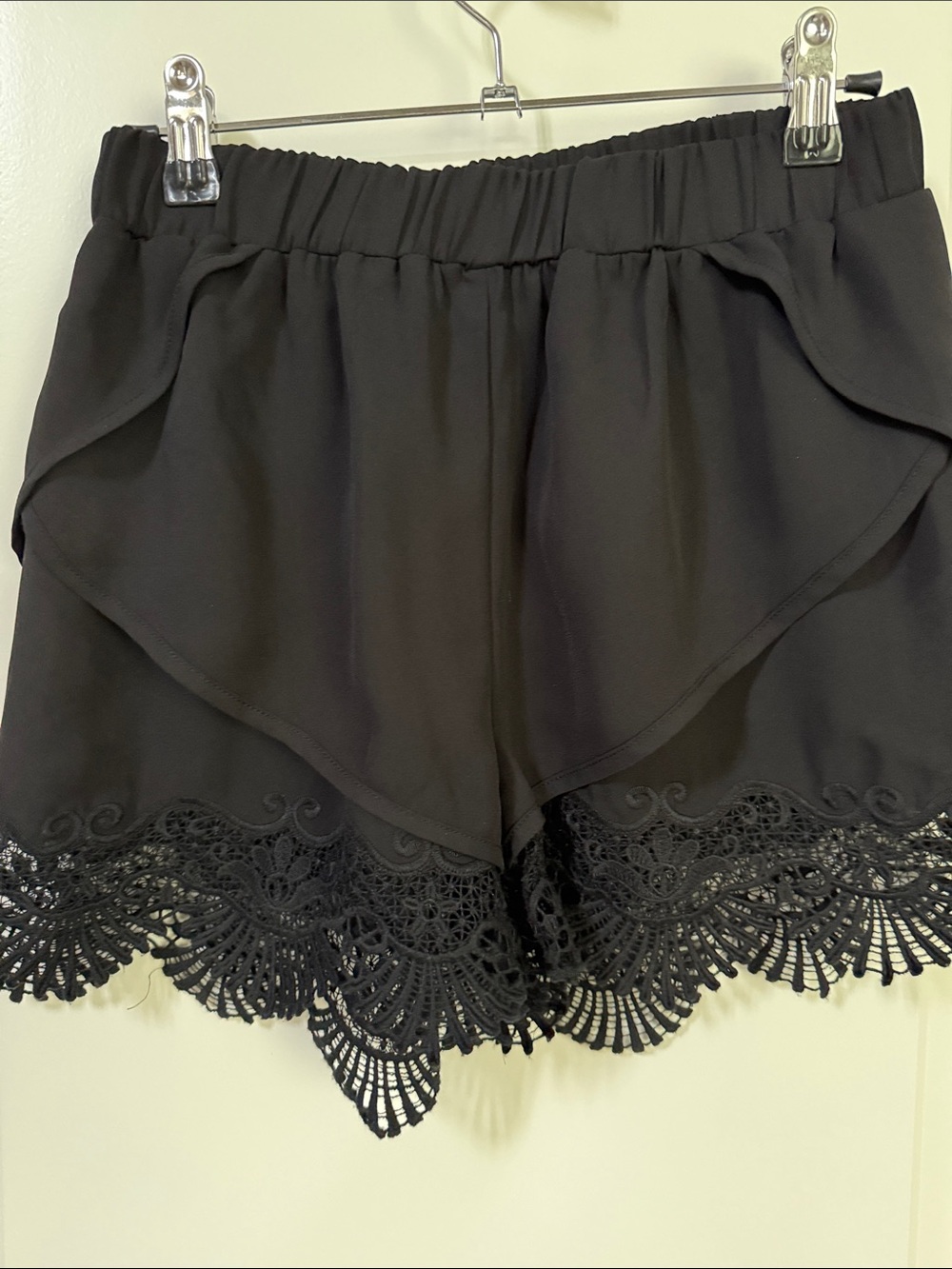 TCEC Black Lace-Hem Skort Shorts